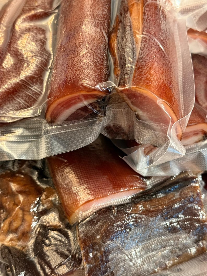 Smoked Pork Strips 1 lb (Ready to Eat / Sliced or Unsliced) - Sichuan Homemade Style crafted in the US 【川味烟熏腊肉 1磅 (開后即可食用 / 可選已切片)- 美国手工制作】